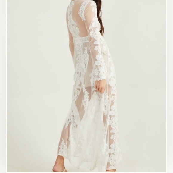 Altar’d State Ivory Lace Floral Norrie Maxi Dress Size Medium - Picture 2 of 9